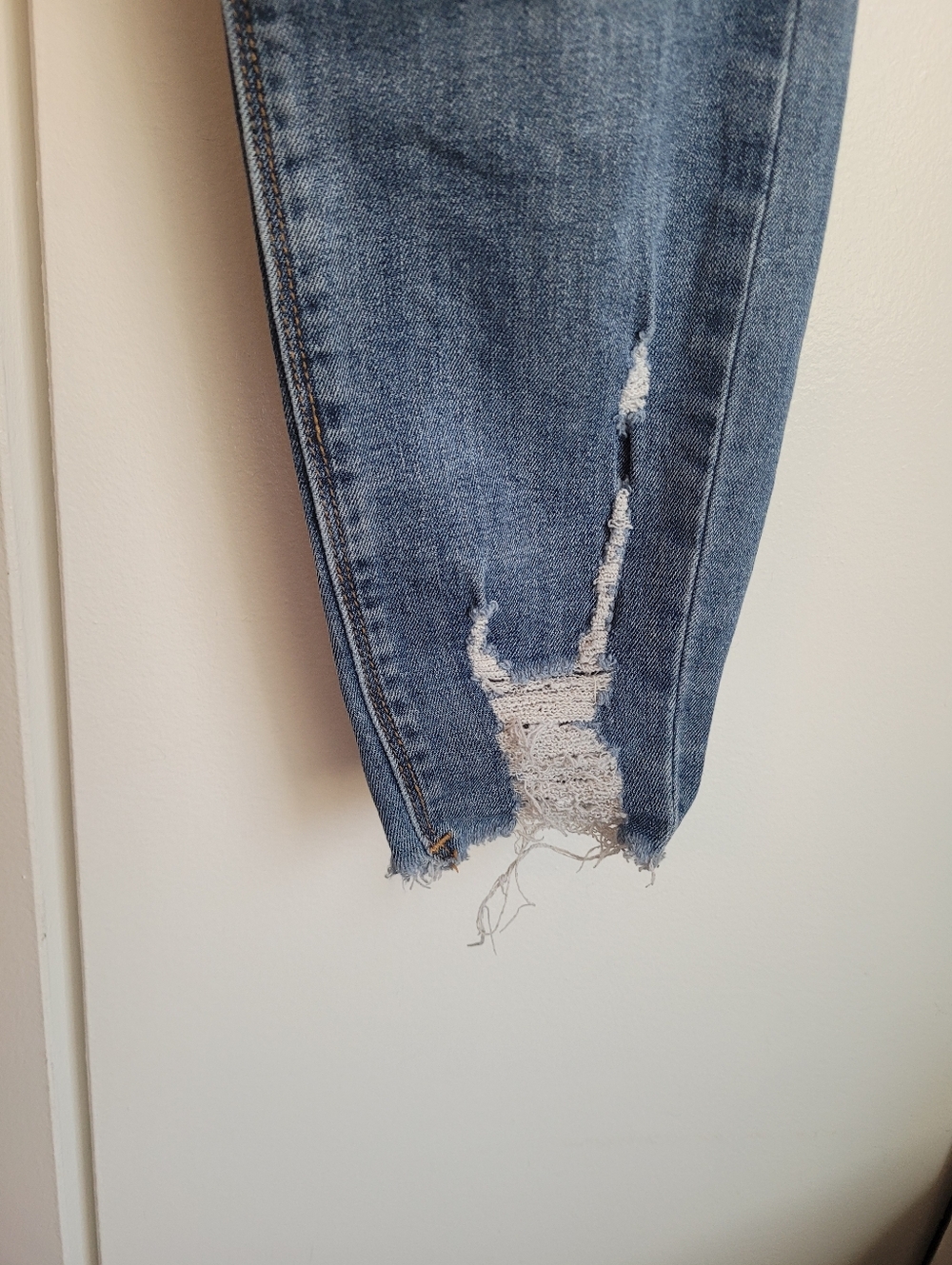 Size 30 Indigo Reign Distrrssed Ankle High Waisted Jeans - Picture 3 of 4